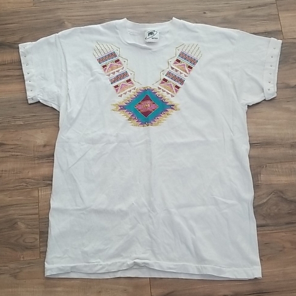 Like new Vintage Tribal Women's Tshirt XL. White tshirt. Women's size XL. - Picture 1 of 9